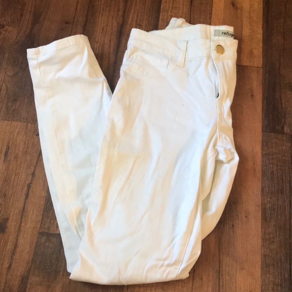 White skinny jeans